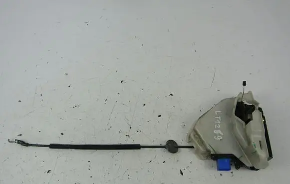 Volkswagen Golf IV Rear door lock 