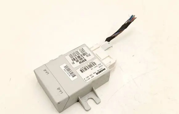 BMW 5 F10 F11 Air suspension control unit module (rear) 6860386