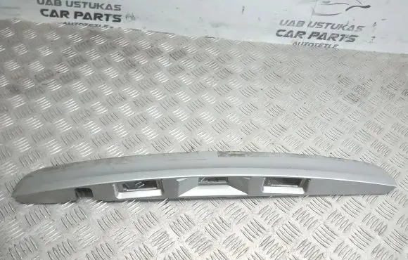 Nissan Qashqai+2 Trunk door license plate light bar 90810JD0