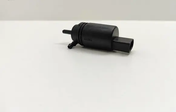 BMW 5 E60 E61 Windscreen/windshield washer pump 8377612 67128377612 23557610