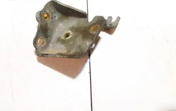 Nissan X-Trail T30 Engine mounting bracket