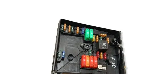 Volkswagen Touran I Fuse box set 01718130 017181281