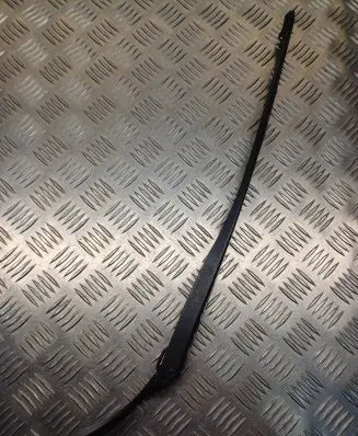 Front wiper blade arm