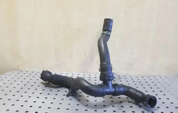 Land Rover Range Rover Sport L494 Engine coolant pipe/hose CPLA8260CD CPLA8584CA
