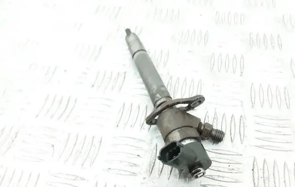 Volvo XC90 Fuel injector 30750283