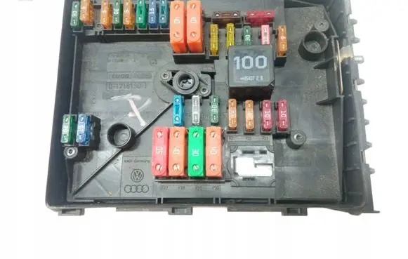 Volkswagen Touran I Fuse box set 1K0937125
