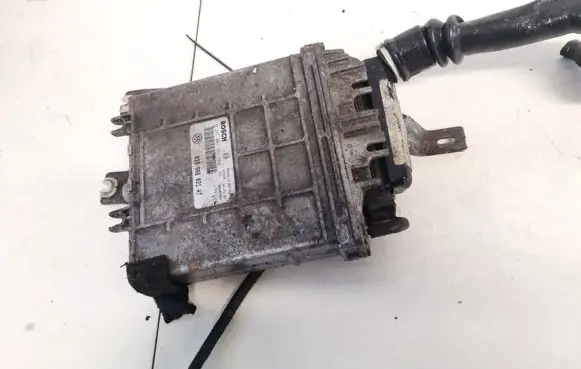 Volkswagen PASSAT B4 Engine control unit/module 028906021at 0281001368