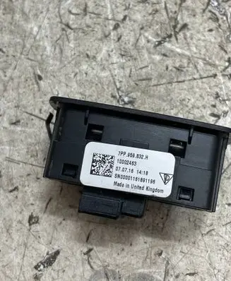 Porsche Cayenne (92A) Tailgate/trunk/boot open switch 7PP959832H