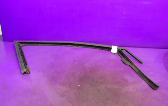 Seat Toledo III (5P) Front door rubber seal 5P0837432