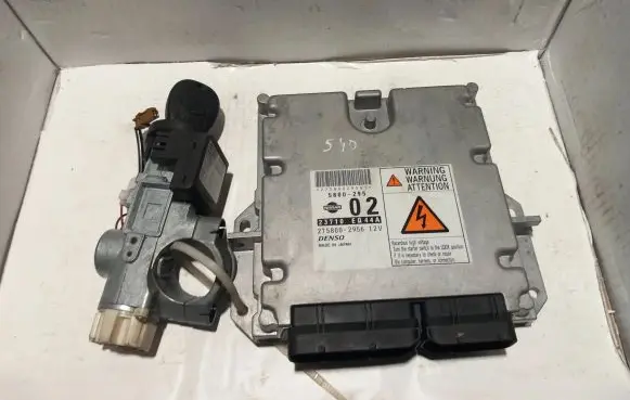 Nissan X-Trail T30 Engine control unit/module 23710EQ44A 5800295