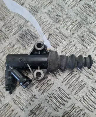 Clutch slave cylinder
