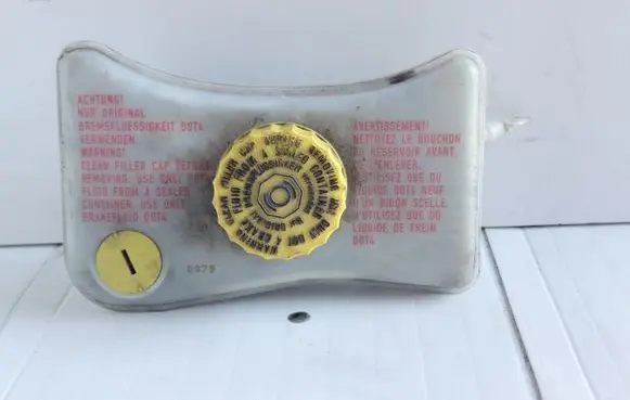 Audi A6 S6 C6 4F Brake fluid reservoir 8E0611301C