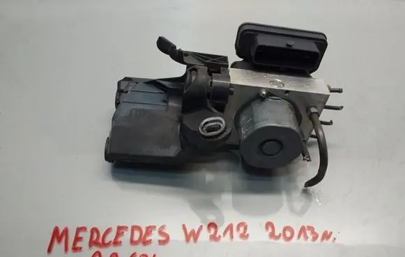 Mercedes-Benz E AMG W212 Master brake cylinder A2124310848