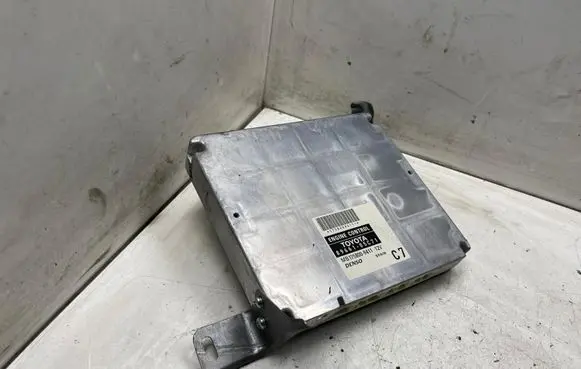 Toyota Avensis T250 Engine control unit/module 8966105C71