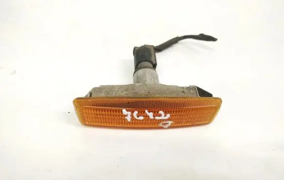 BMW 5 E39 Front fender indicator light 8360589