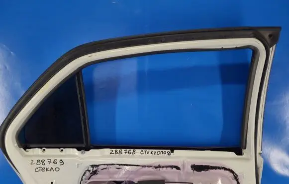 Toyota Yaris Front windscreen/windshield window 6814052211