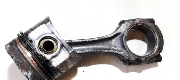 Nissan Serena Piston with connecting rod 906401