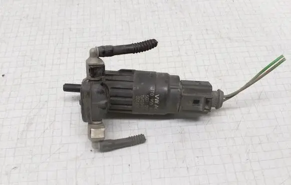 Volkswagen Golf V Windscreen/windshield washer pump 1T0955651A