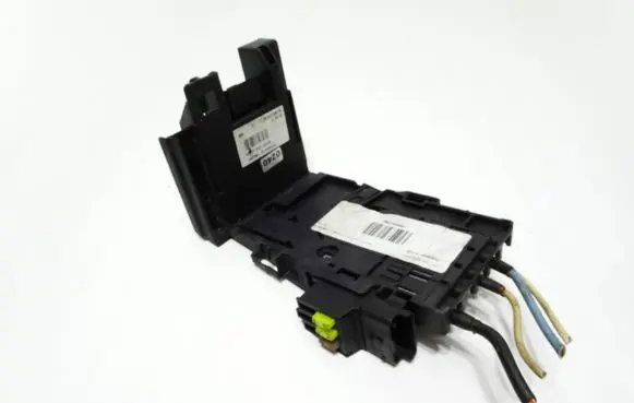 Peugeot 3008 I Fuse module 28236841 SW06A HW09A