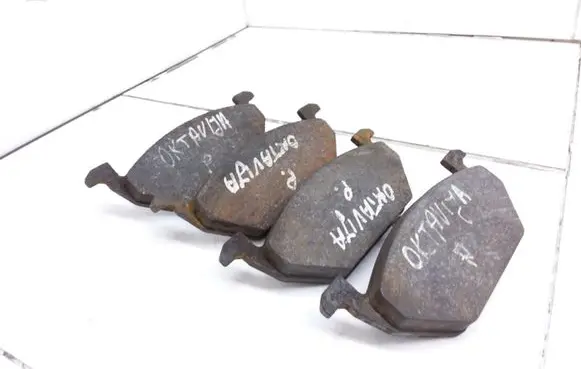 Skoda Octavia Mk2 (1Z) Brake pads (front) 