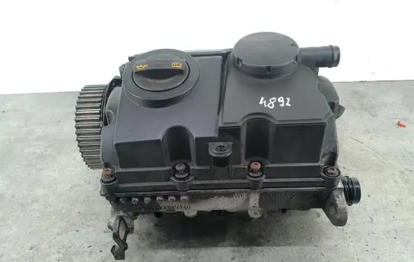 Volkswagen Polo IV 9N3 Engine head 045103373H