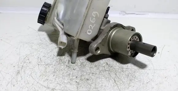 Master brake cylinder