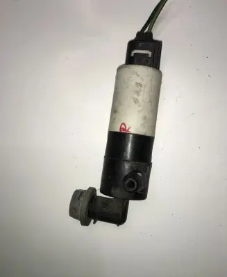 Land Rover Discovery 3 - LR3 Windscreen/windshield washer pump 8364518 18140 14726