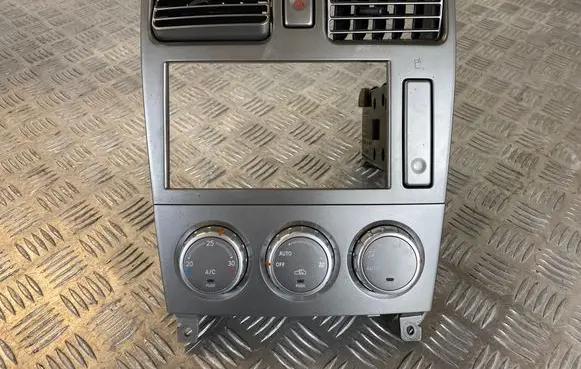 Subaru Forester SG Climate control unit 72311SA081 5037223595 58621AA