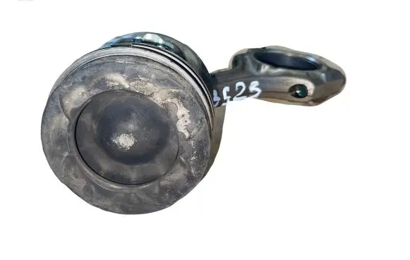 Toyota Avensis T250 Piston with connecting rod