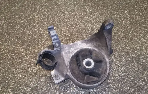Opel Signum Engine mount bracket
