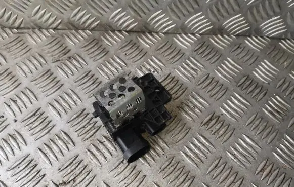 Renault Clio IV Coolant fan relay 255503792R