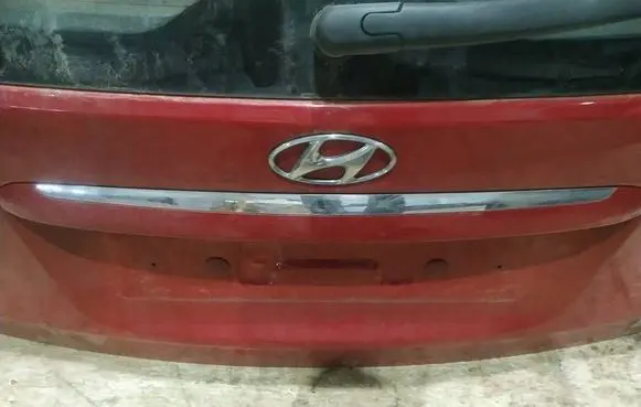 Hyundai i30 Trunk door license plate light bar 