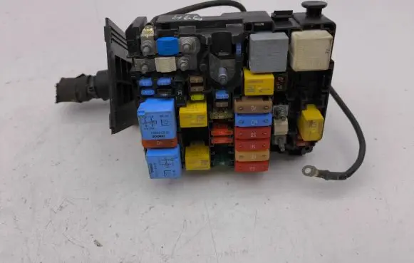Citroen C4 II Picasso Fuse module 66652X