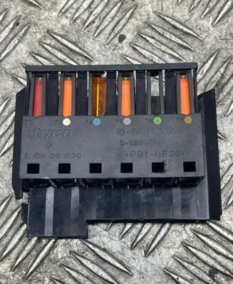 Mercedes-Benz E W211 Fuse module 1394837 1394838 E0000030