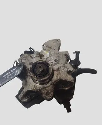 Hyundai Tucson JM Fuel injection high pressure pump 0445010121 3310027400