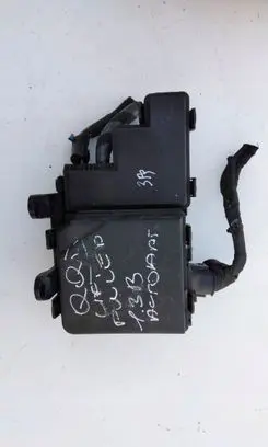 Nissan Qashqai Relay mounting block 