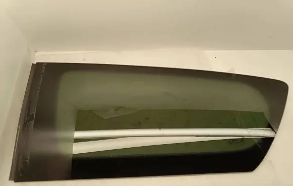 Chrysler Pacifica Rear side window P68238495AC
