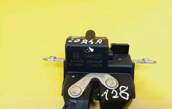 Opel Corsa E Tailgate lock latch 13481535