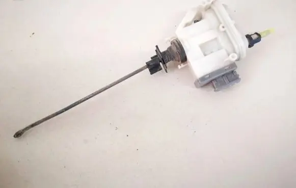 Volkswagen PASSAT B4 Central locking vacuum pump 3A0862153