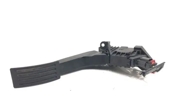 Accelerator throttle pedal