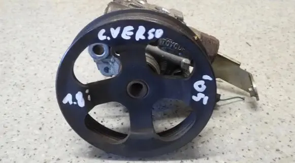 Toyota Corolla Verso AR10 Power steering pump