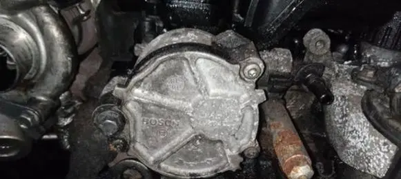 Ford C-MAX I Vacuum pump D1562C2 D156-2C2