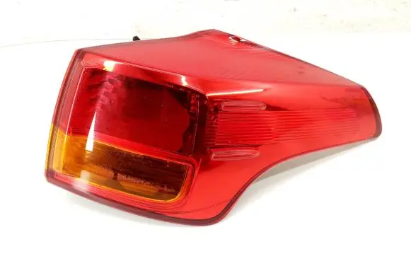 Toyota RAV 4 (XA40) Rear/tail lights