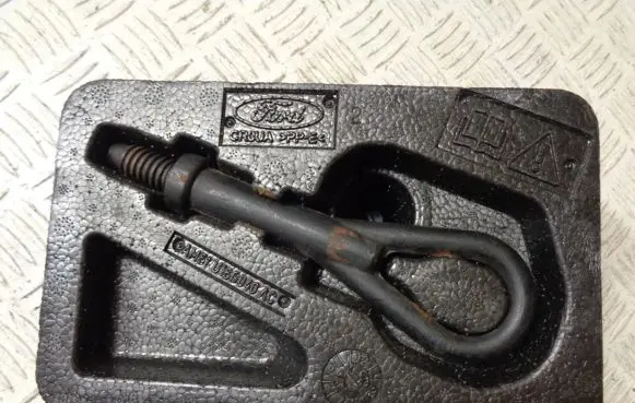Ford Grand C-MAX Towing hook eye AM51U166040AC