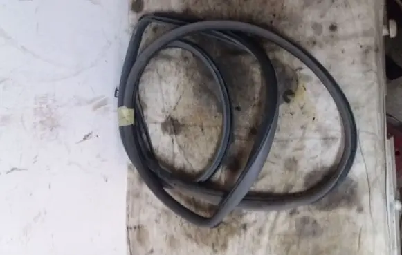 Toyota Avensis Verso Rear door rubber seal (on body) 