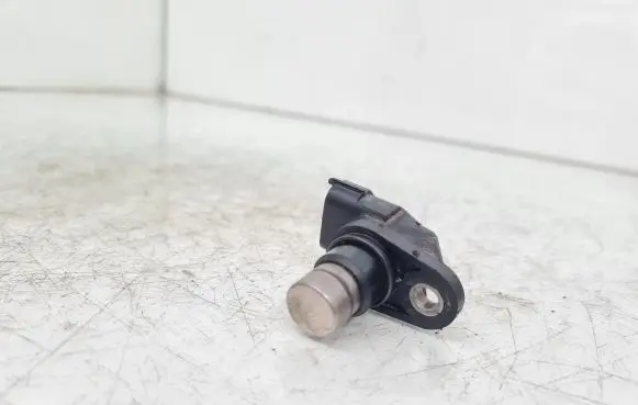 Toyota Yaris Camshaft position sensor 0281002406