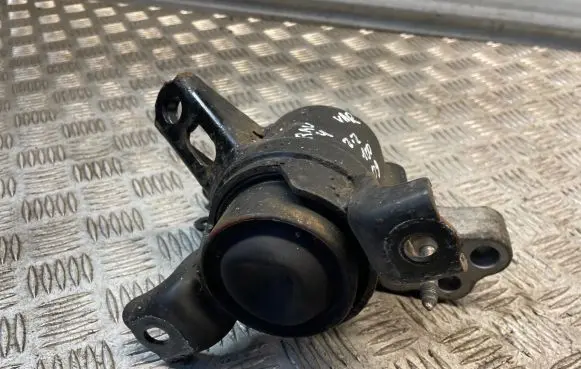 Toyota RAV 4 (XA30) Engine mount bracket