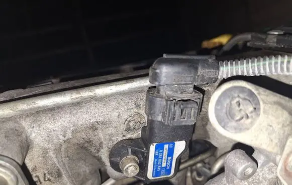 Opel Zafira B Air pressure sensor 0281002845