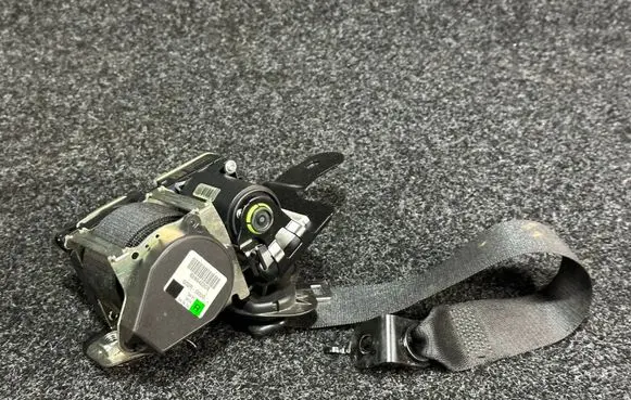 BMW 4 F32 F33 Front seatbelt 628642200