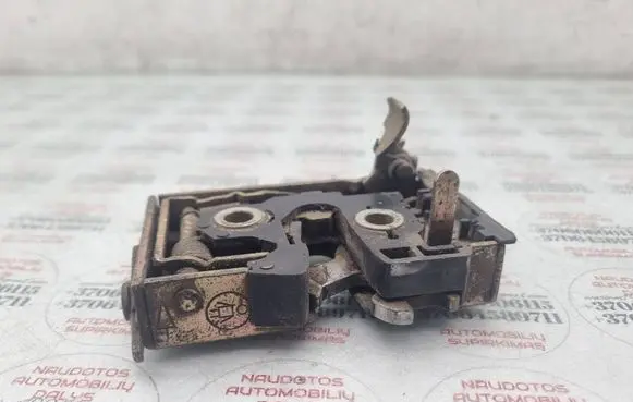 Volkswagen PASSAT B3 Front door lock 357839016